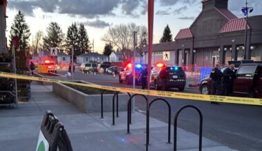 1 dead, 1 in hospital after shooting outside Calgary grocery store