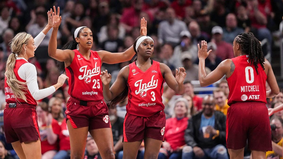 Sophie Cunningham, Monique Billings, Raven Johnson, and Kelsey Mitchell high-fiving