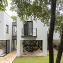 © João Vitor Sarturi Piná House / Nommo Arquitetos - Exterior Photography, Door, Balcony, Courtyard