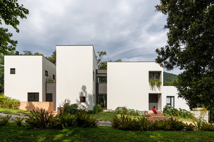 Piná House / Nommo Arquitetos - Exterior Photography, Balcony, Courtyard
