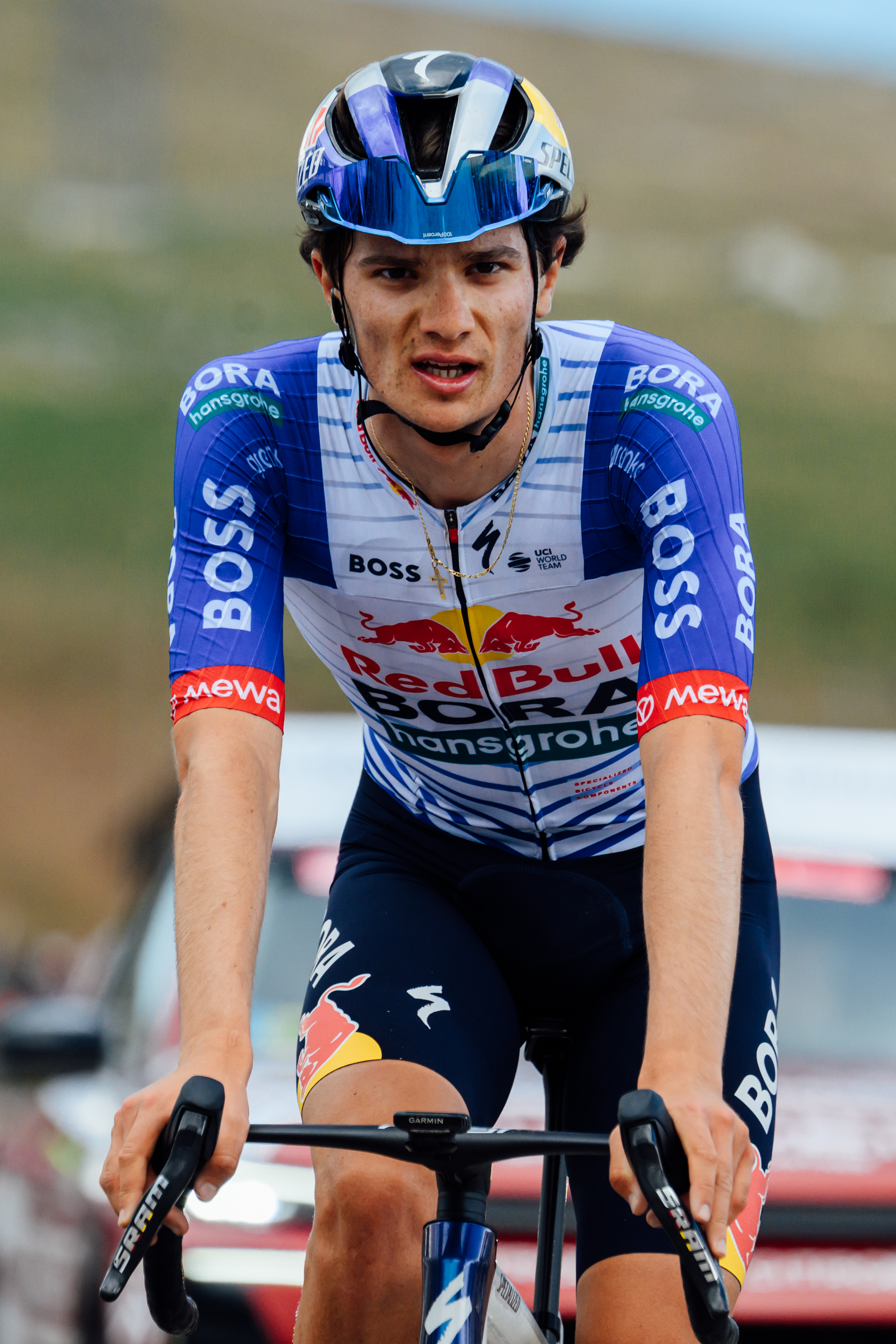 Pellizzari could not hold Vingegaard's pace on Blockhaus. Images from 2026 Giro d'Italia stage 7 to Blockhaus
