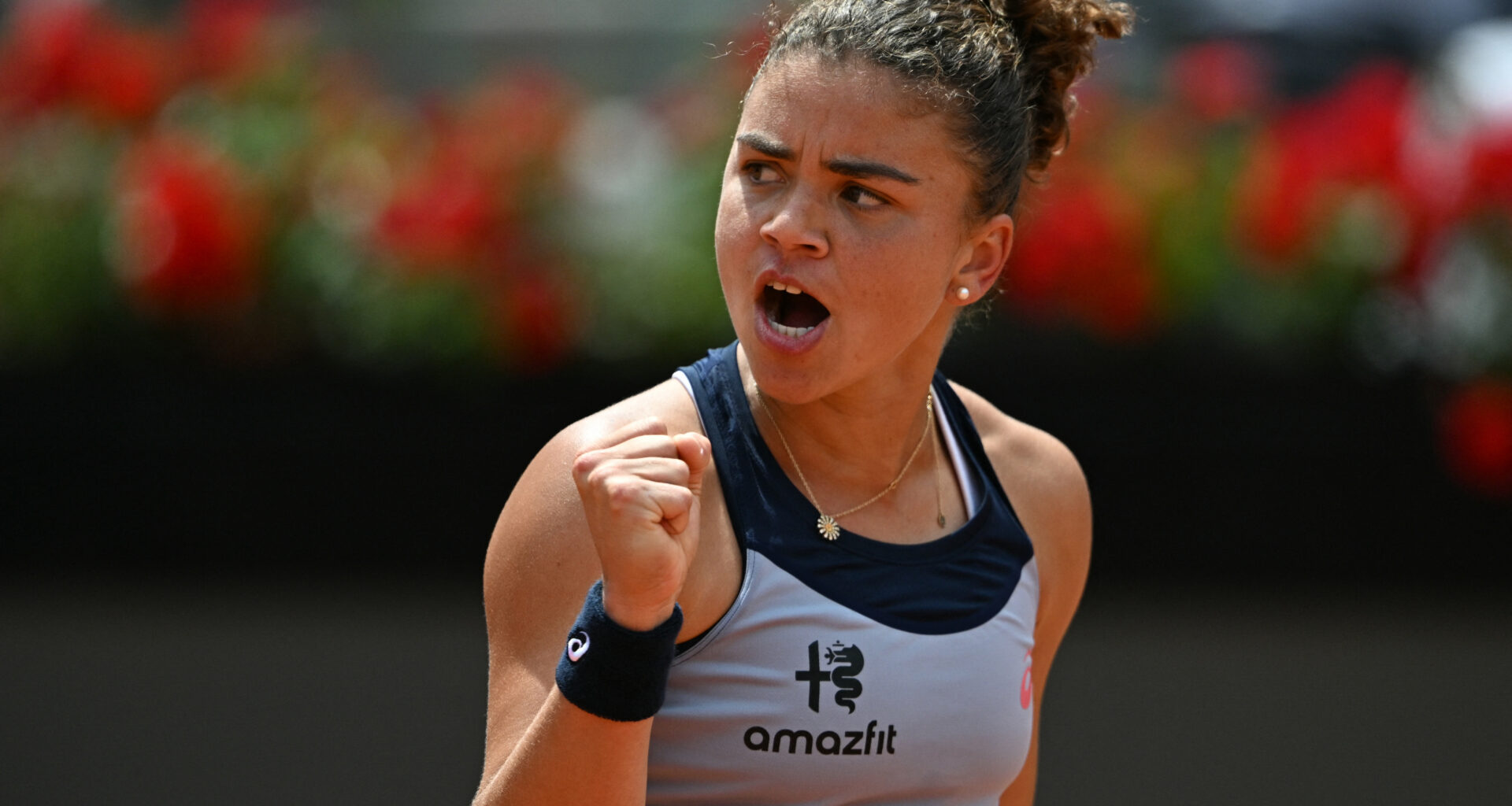 Paolini overcomes 57 unforced errors to beat Jeanjean in Rome