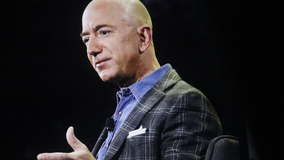 Jeff Bezos Tells Workers to 'Be So Happy' They're Being Given the Gift of AI
