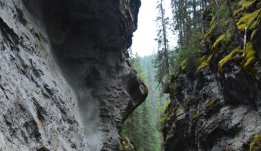 Trails closed after suspected drowning at Banff's Johnston Canyon: RCMP