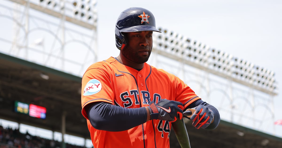 Houston Astros slugger Yordan Alvarez exits vs. Chicago Cubs with back spasms
