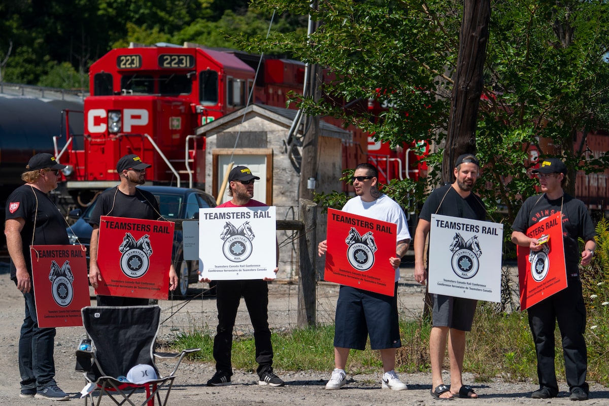 Employers press Ottawa to curb strike activity in key federally regulated sectors