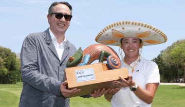 Chizzy Iwai holds up the Rivera Maya Open trophy after her win in 2025