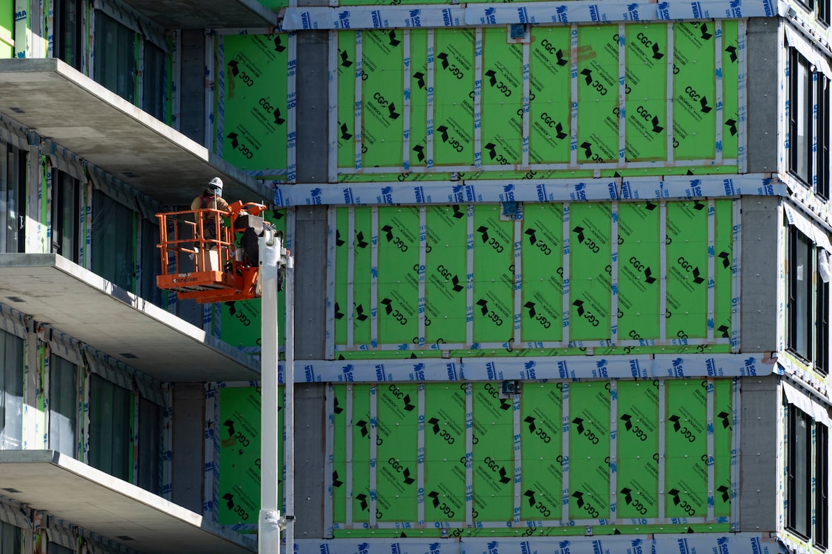 Condo developers urge big banks to ease presale threshold for financing
