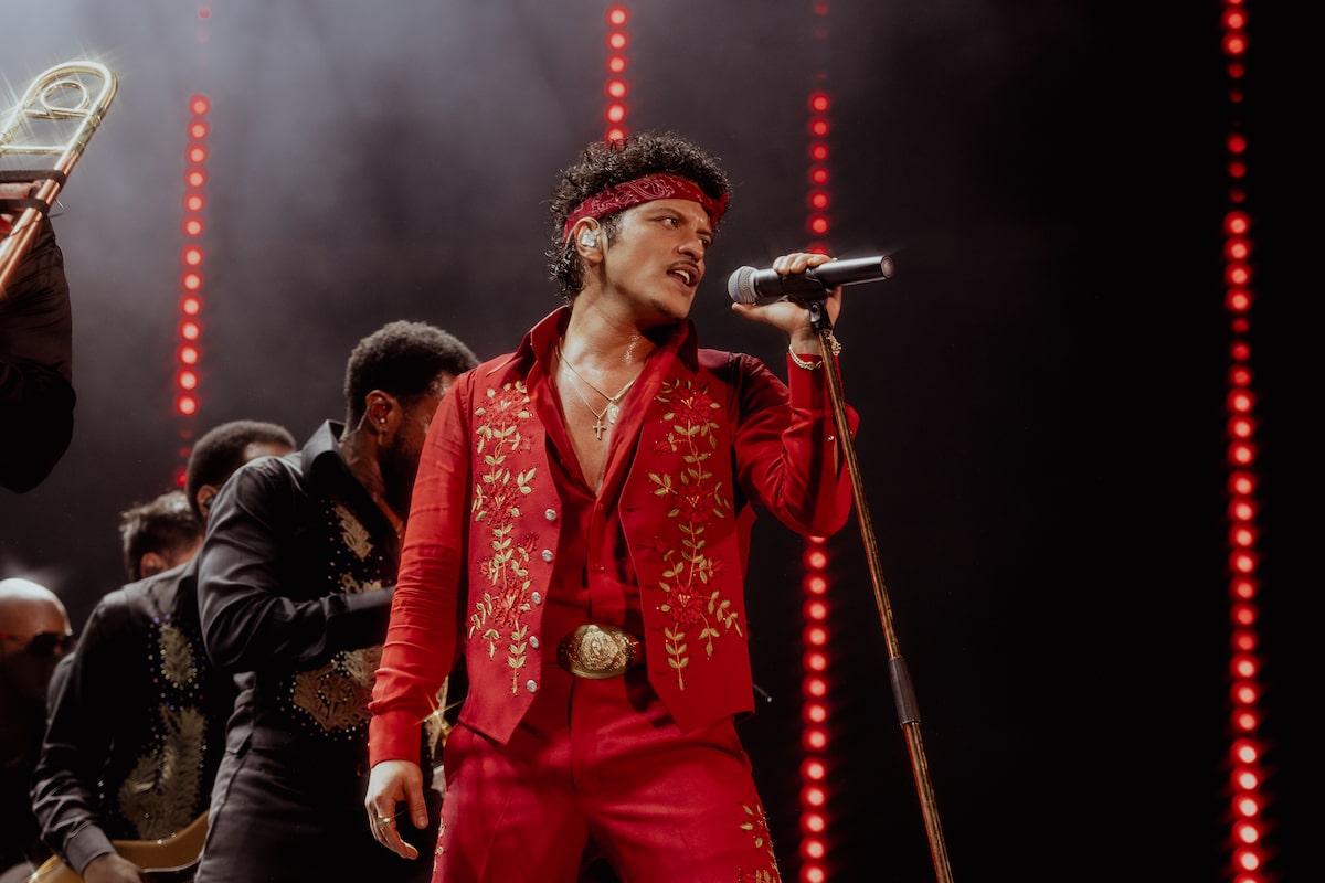 Bruno Mars brings the funk uptown in Toronto