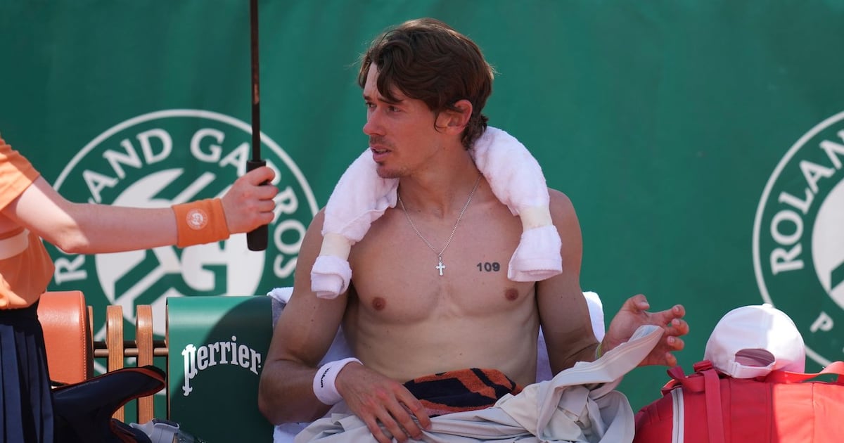 Heat wave at French Open changes clay courts and has fans begging for water