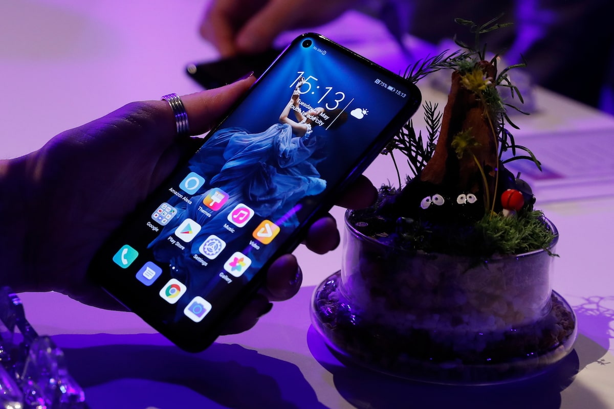 Former Huawei subsidiary planning talks with federal government to enter Canada