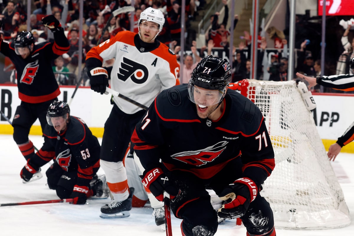 Hurricanes defeat Flyers to take lead in 2nd-round series of NHL playoffs