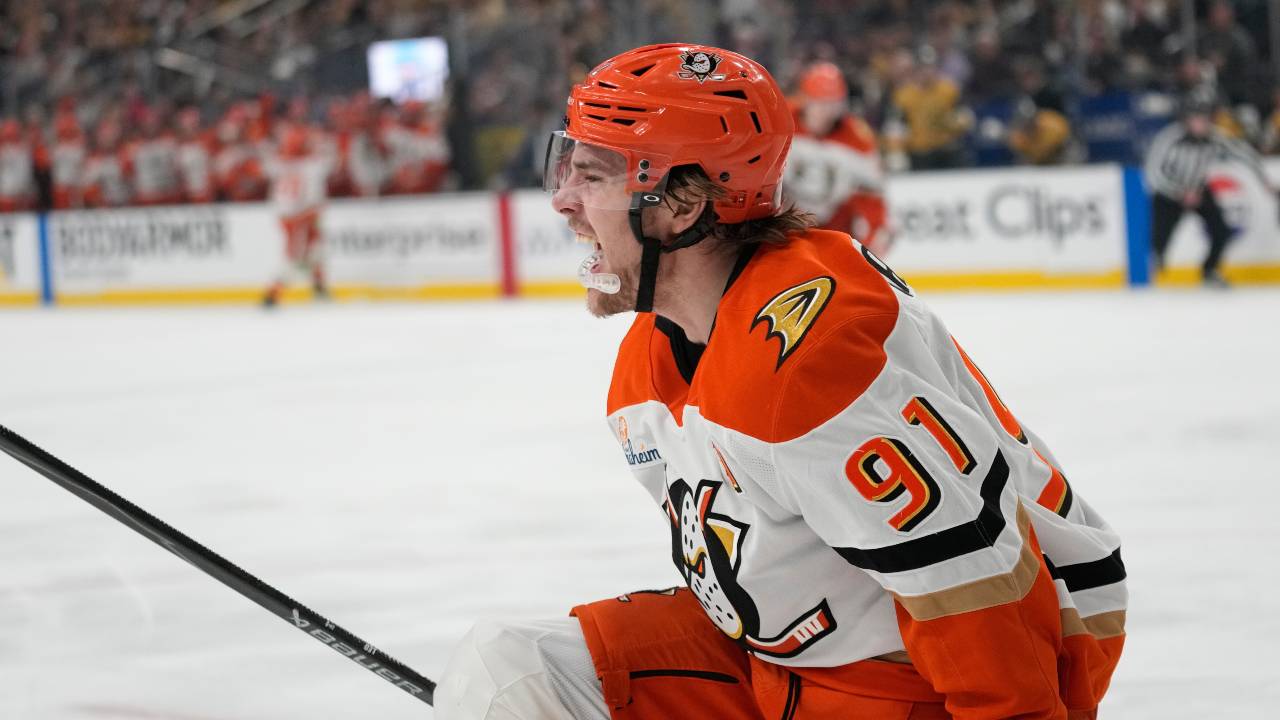 Ducks nearly shut out Golden Knights, send series back to Anaheim at 1-1