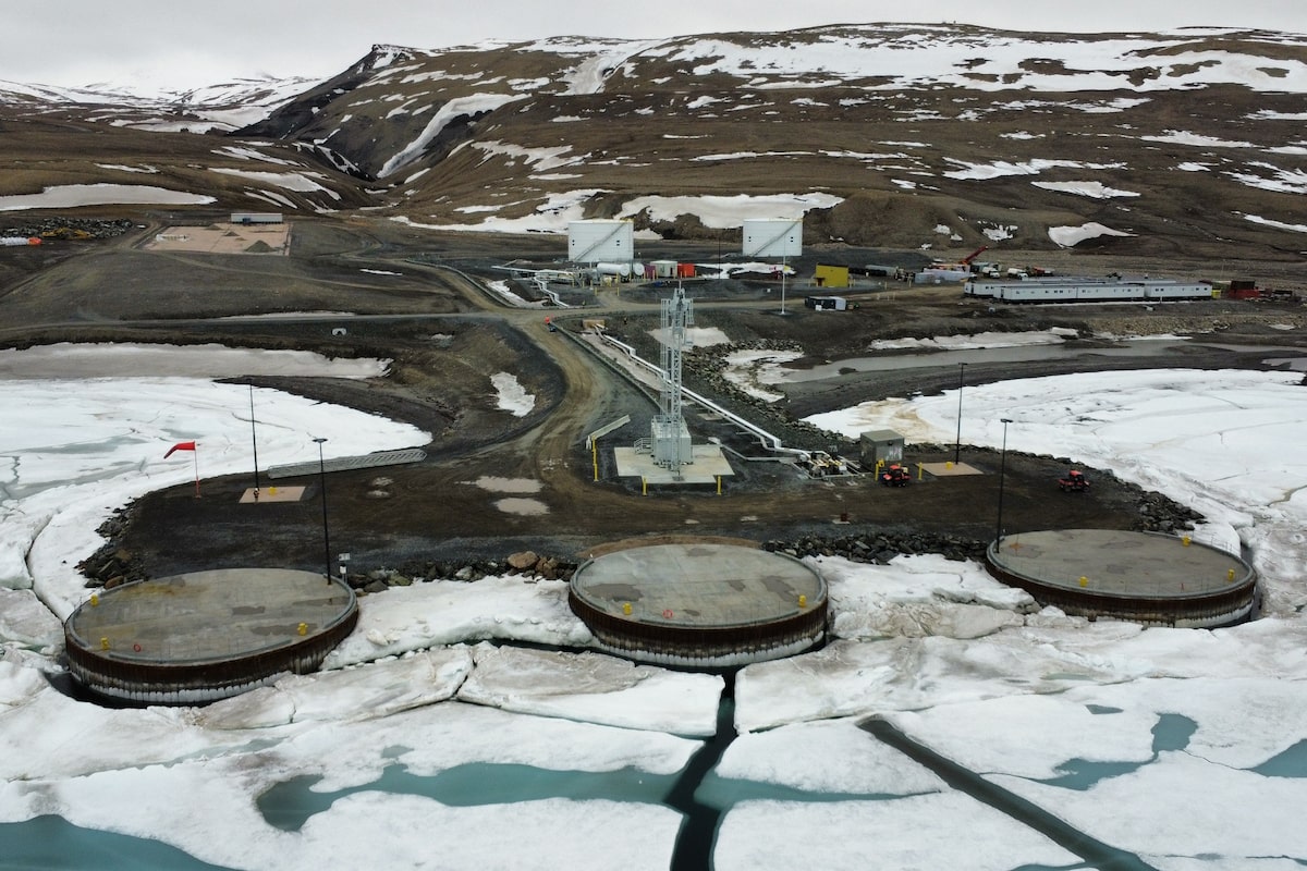 Ottawa to pull plug on Arctic naval facility