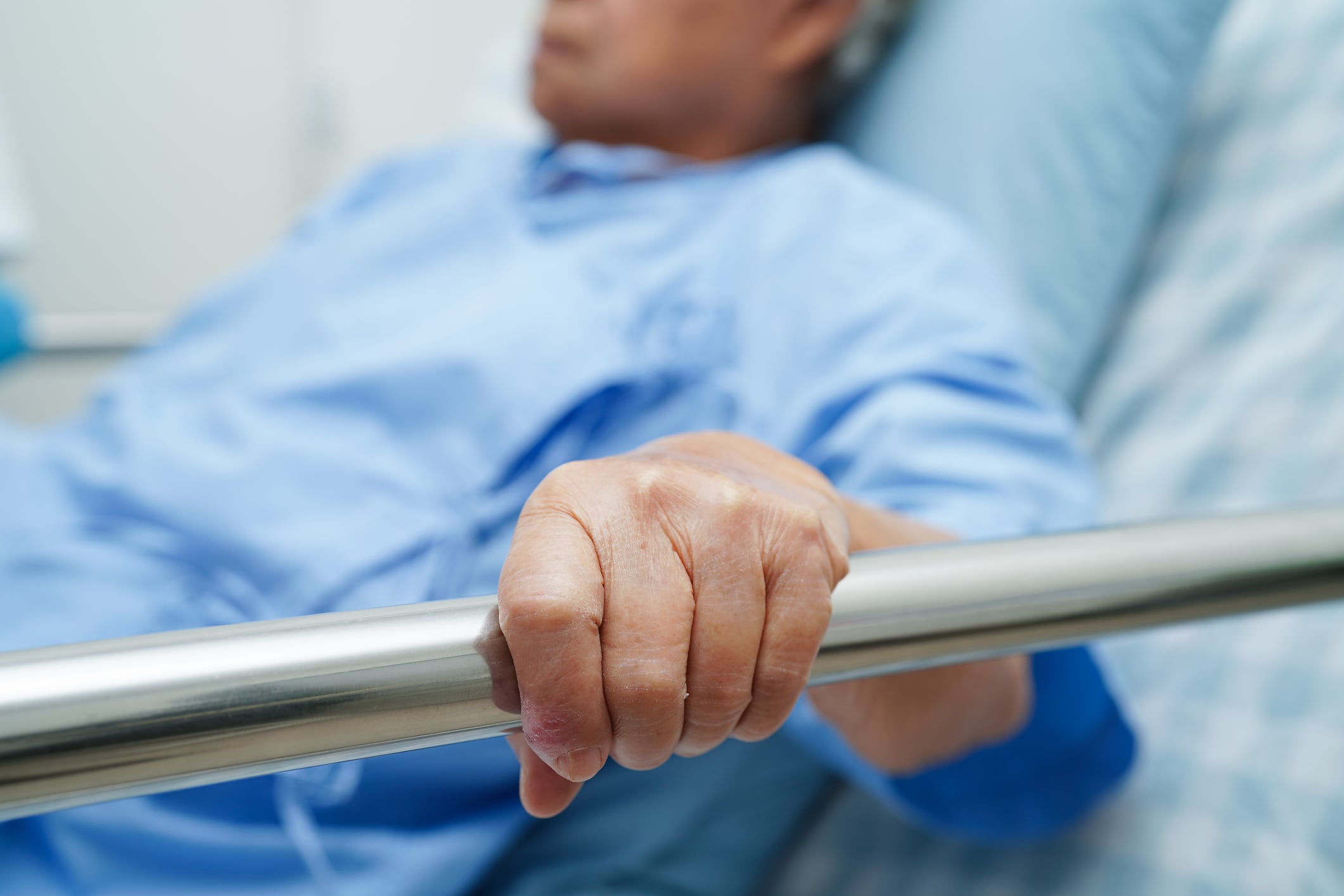 HMB protein supplementation could improve functional outcomes such as walking distance and chair rises in sarcopenic surgical patients, despite no gains in muscle quality, says a new pilot study by Abbott Nutrition.