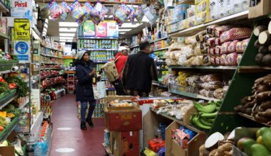 Governments in U.K. urging grocers to cap prices on milk, bread