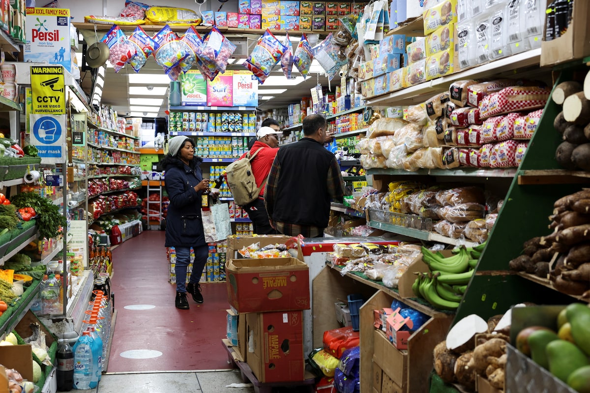 Governments in U.K. urging grocers to cap prices on milk, bread