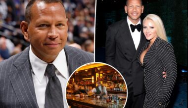 Newly single Alex Rodriguez chats up three women at once at celeb-packed hot spot