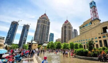 splash pads and celebration square fountain open for summer in mississauga.