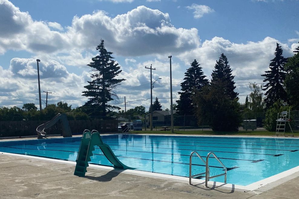 calgary outdoor pools