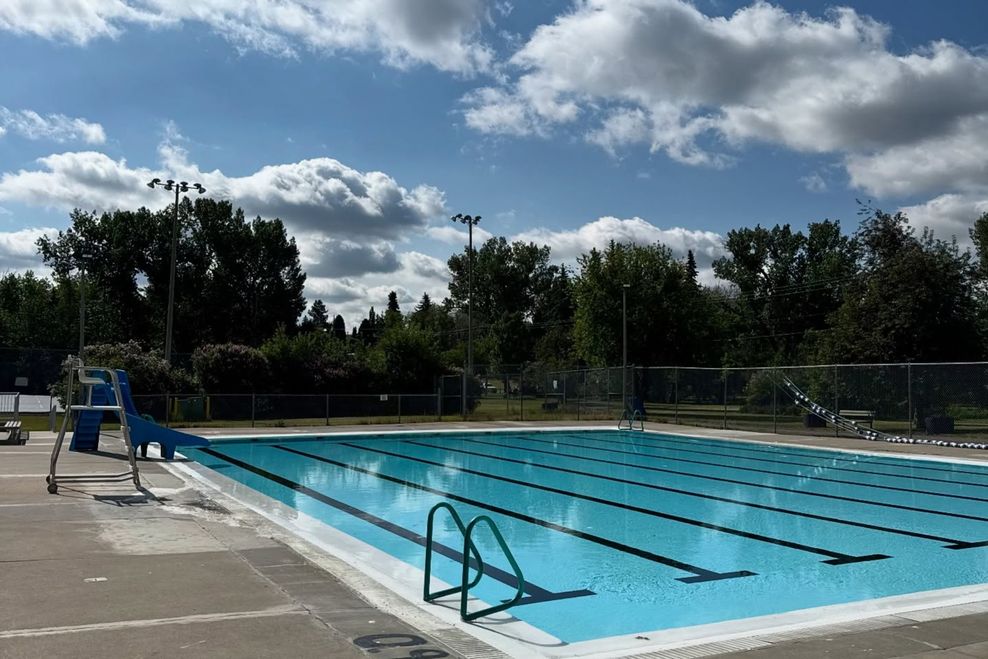 calgary outdoor pools