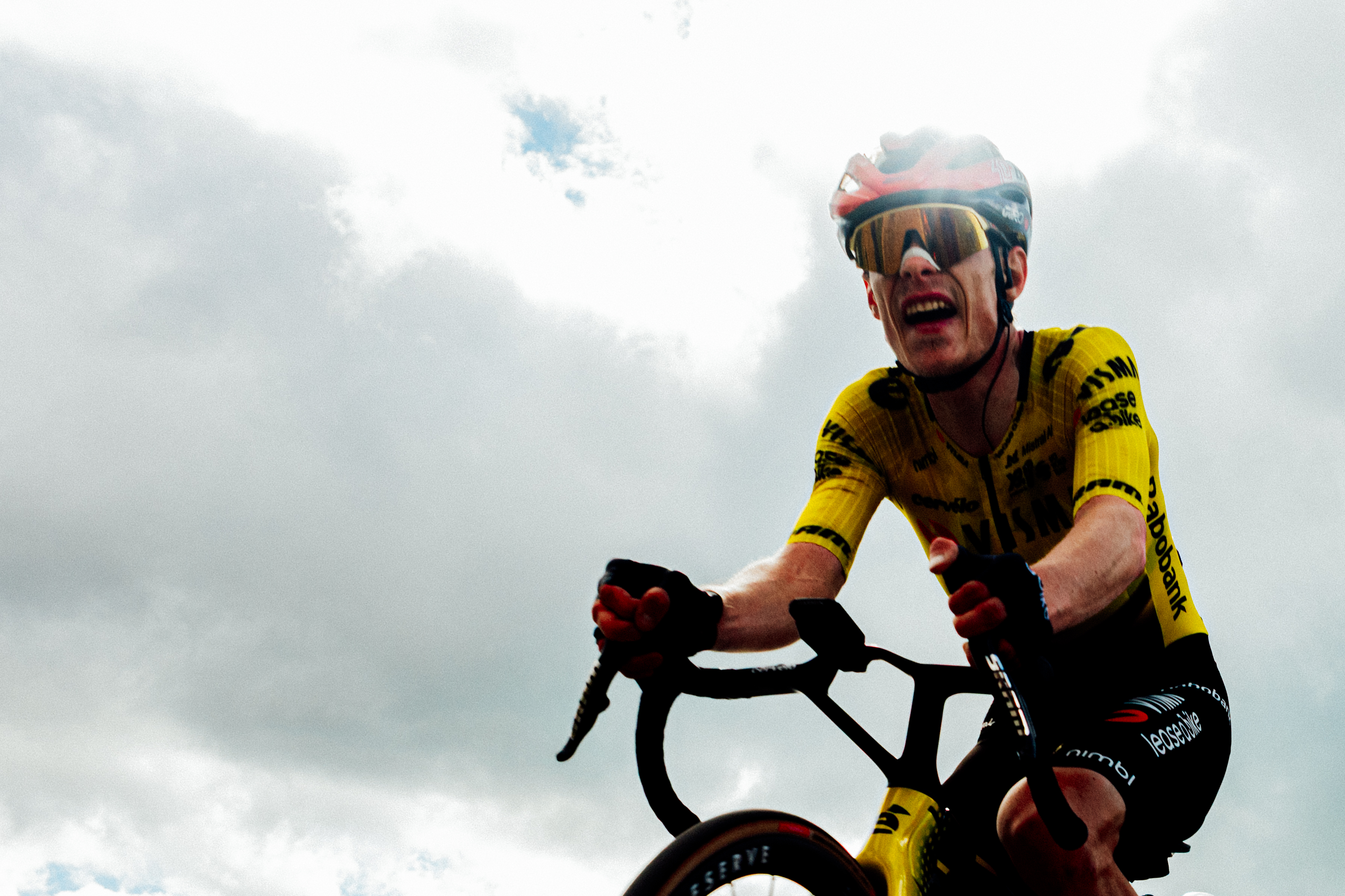 Jonas Vingegaard racing toward Blockhaus. Images from 2026 Giro d'Italia stage 7 to Blockhaus