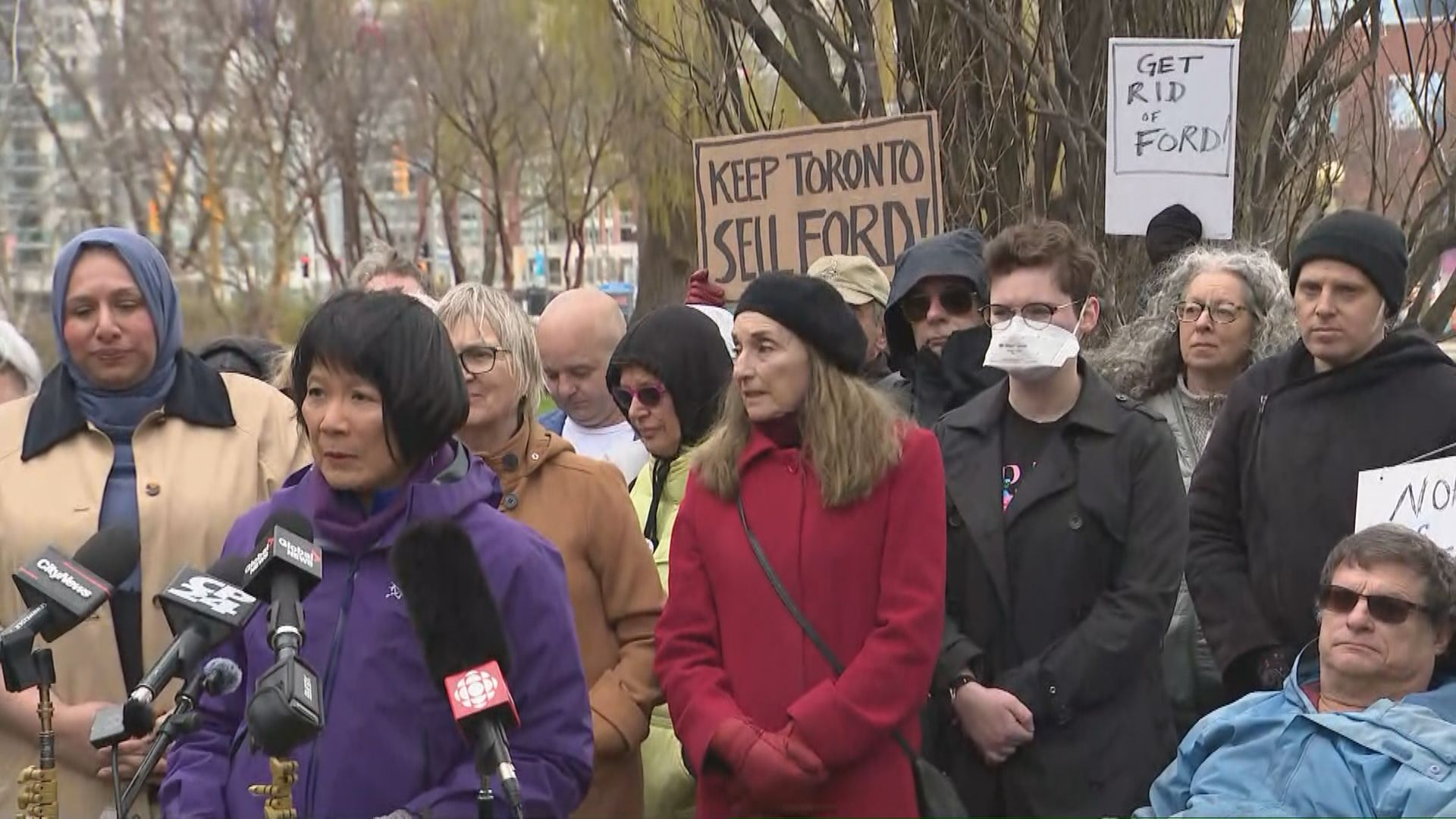Click to play video: 'Toronto mayor fights back against province’s legislation to take over Billy Bishop Airport'