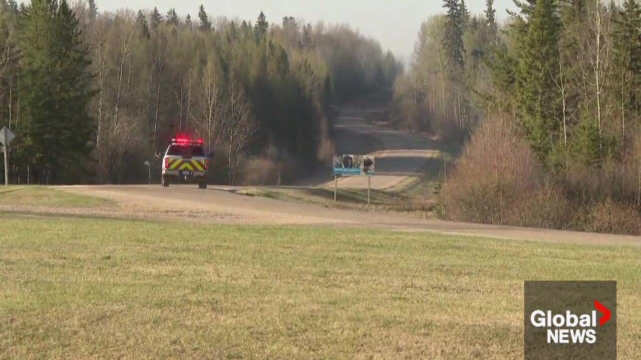 Click to play video: 'About 100 families forced out of homes in Woodlands County due to wildfire'