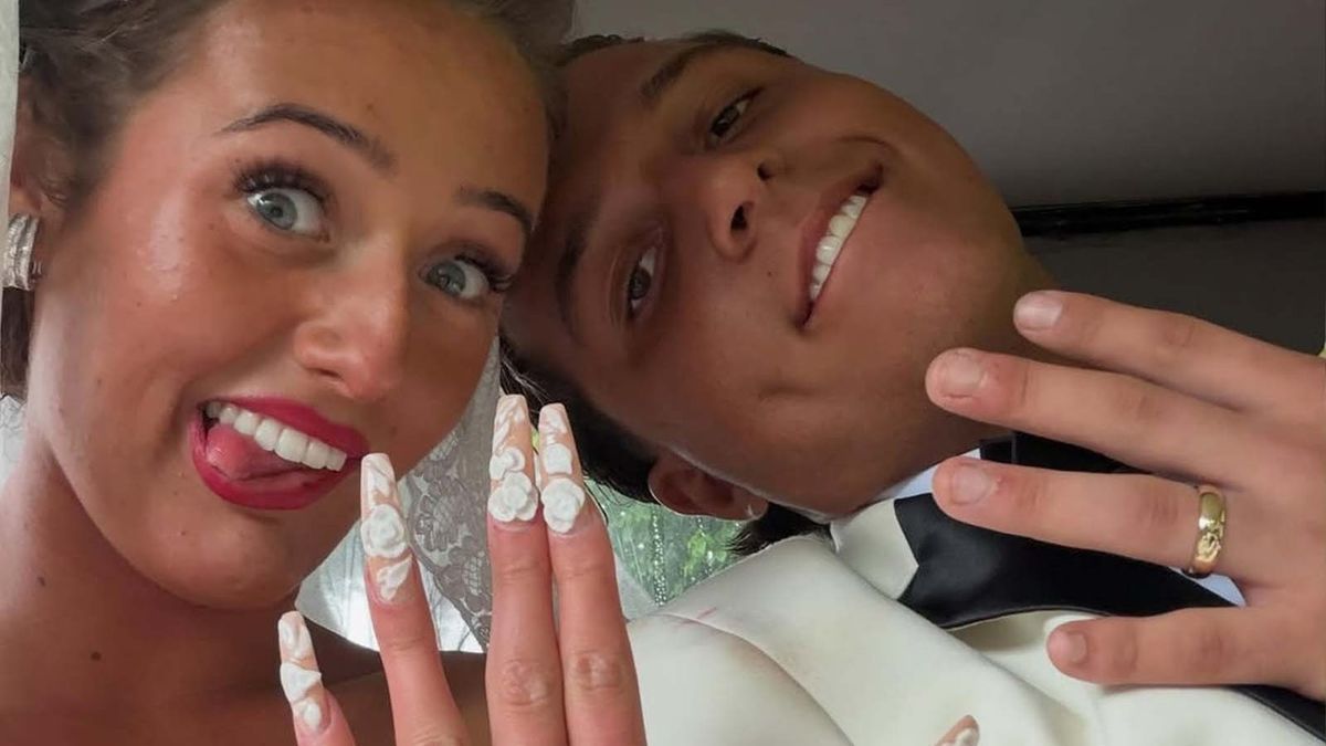 Venezuela Fury's husband breaks newly-wed tradition during honeymoon