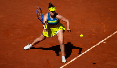 Noskova gives back, Mertens misses her dogs