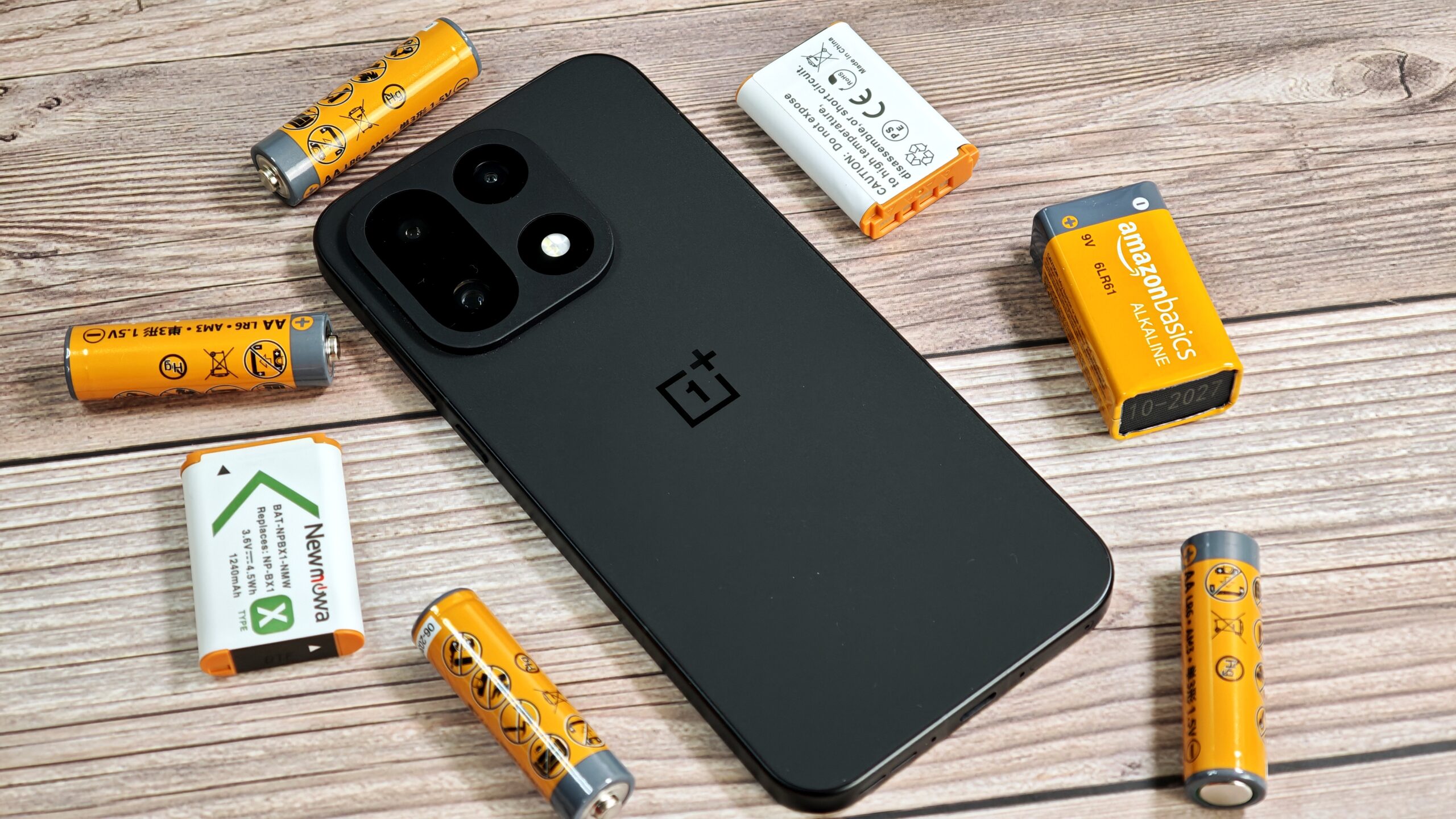 OnePlus 15 surrounded by batteries OnePlus 15 surrounded by batteries