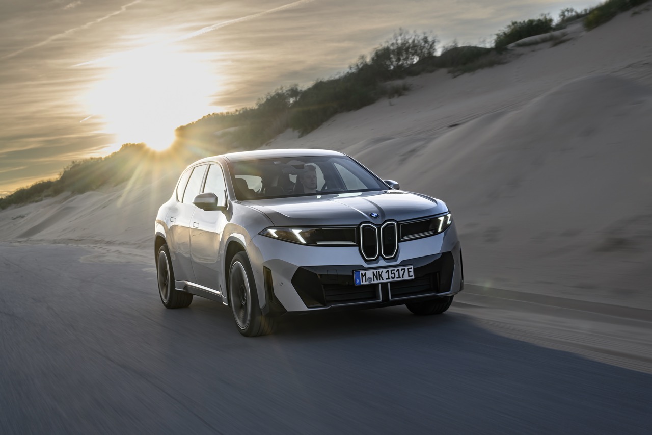 P90626592_highRes_the-new-bmw-ix3-50-x Large