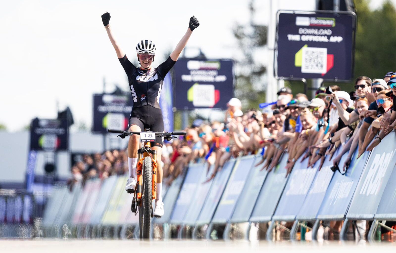 Ella Macphee leads Canadian U23s in Nove Mesto XCO