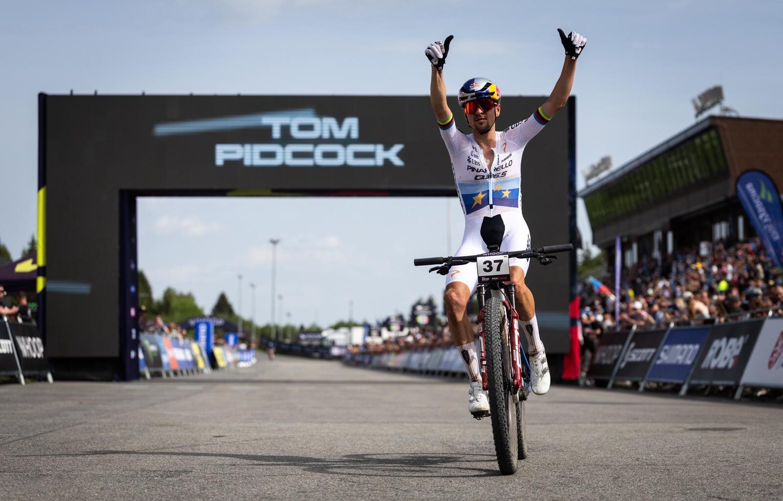 Tom Pidcock storms to fifth Nové Město win