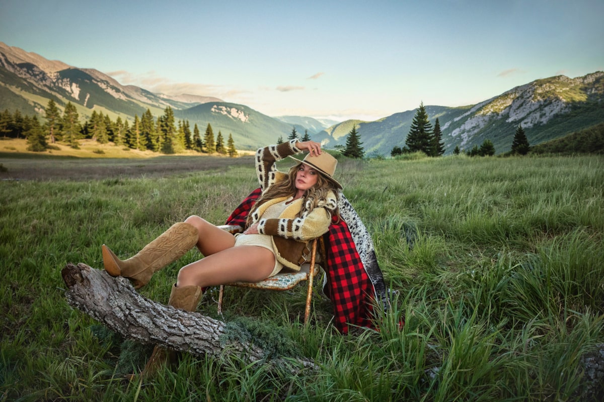Shania Twain revisits her teen years in new album, Little Miss Twain