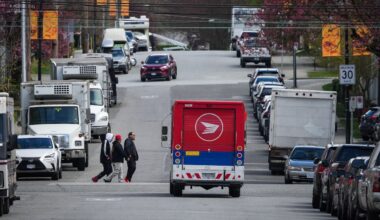 Ottawa greenlights $673-million to keep Canada Post afloat this year