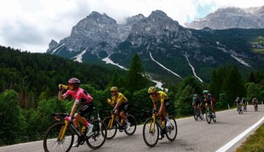 Team Visma Lease a Bike Danish rider Jonas Vingegaard (L), Team Visma Lease a Bike Belgian rider Victor Campenaerts (2nd L) and Team Visma Lease a Bike Italian rider Davide Piganzoli (C) cycle in the descent of Passo Duran during the 19th stage of the Giro d'Italia 2026 - Tour of Italy cycling race between Feltre and Alleghe, Italy, on May 29, 2026. (Photo by Luca Bettini / AFP)