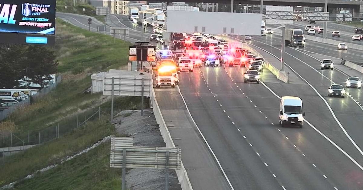 Highway 401 collision leaves 2 people seriously injured