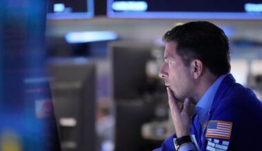 Oil stocks fall from their records