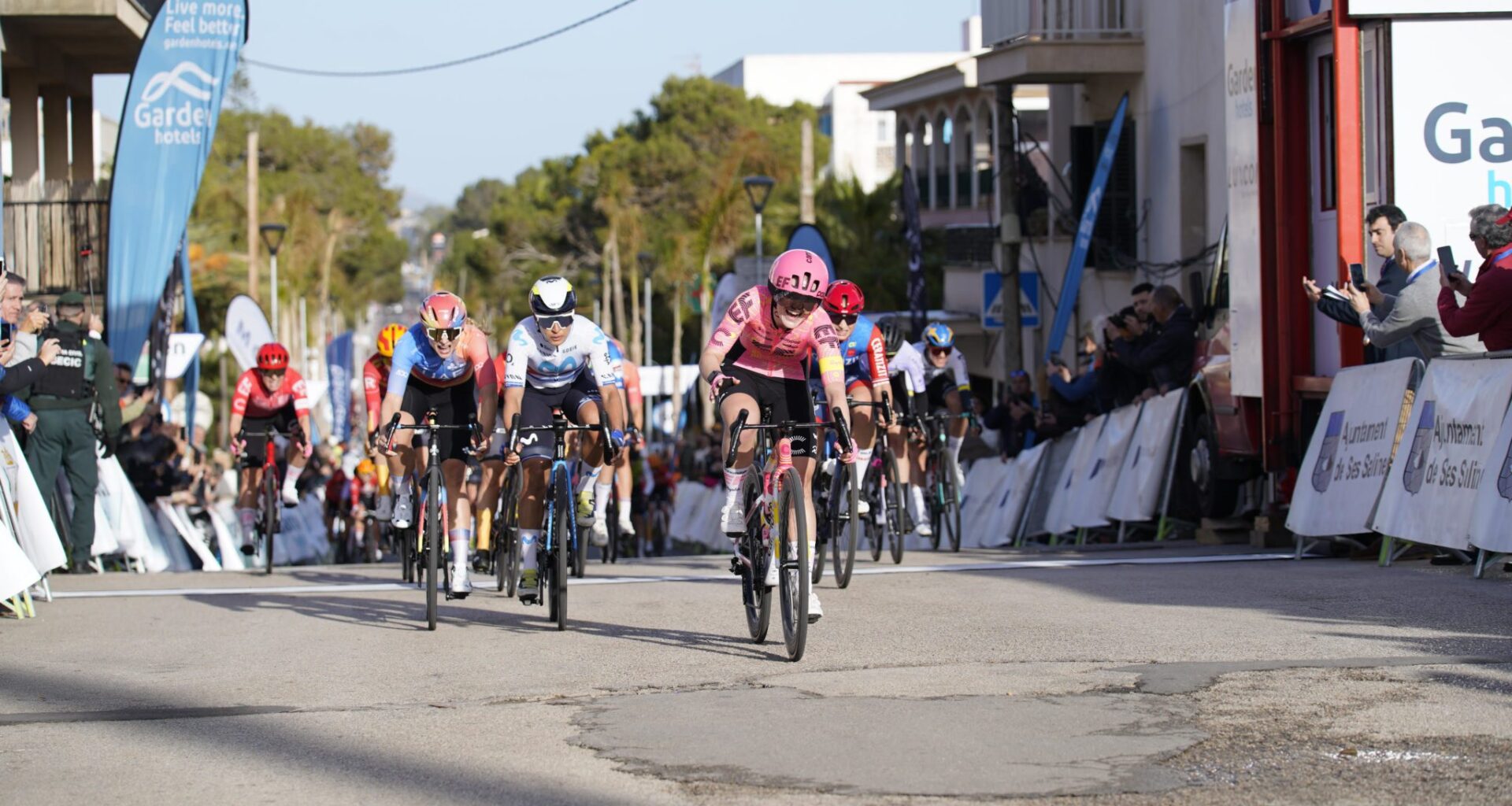 Noemi Rüegg takes brilliant win to open La Vuelta España Femenina