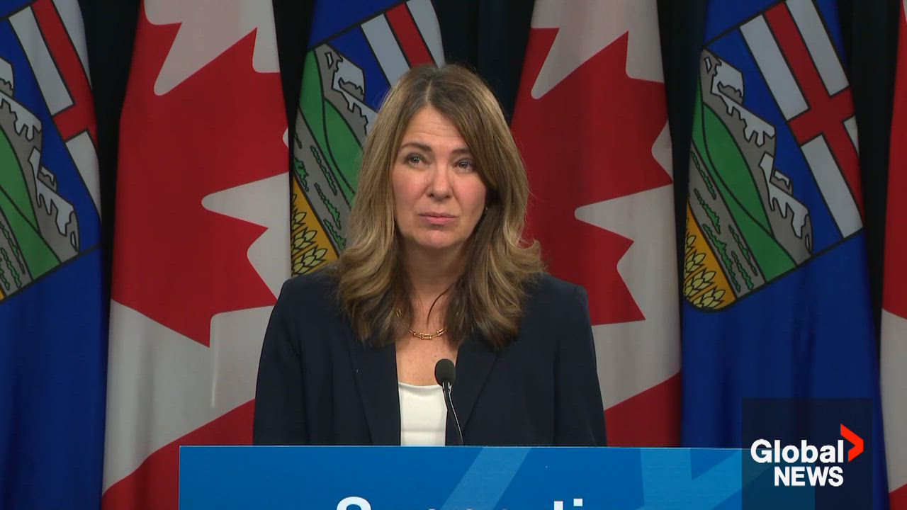 Click to play video: 'Danielle Smith rejects judge’s ruling to quash Alberta separatism petition as  ‘anti-democratic’'