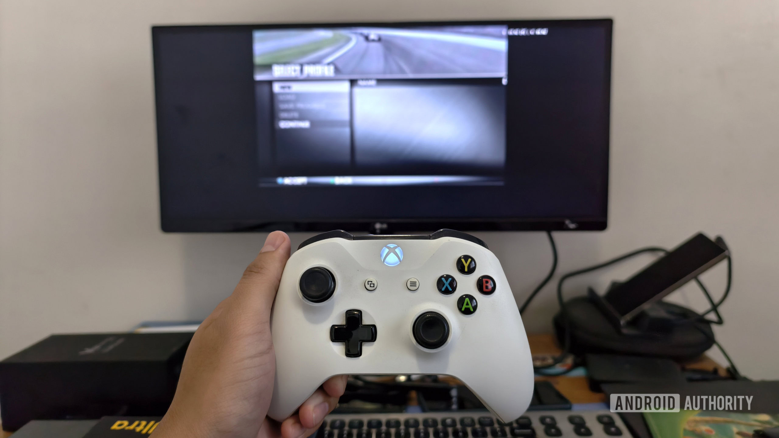 Samsung Galaxy S25 Ultra Dex with Xbox One controller Samsung Galaxy S25 Ultra Dex with Xbox One controller
