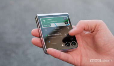 Samsung Galaxy Z Flip 5 google maps layout