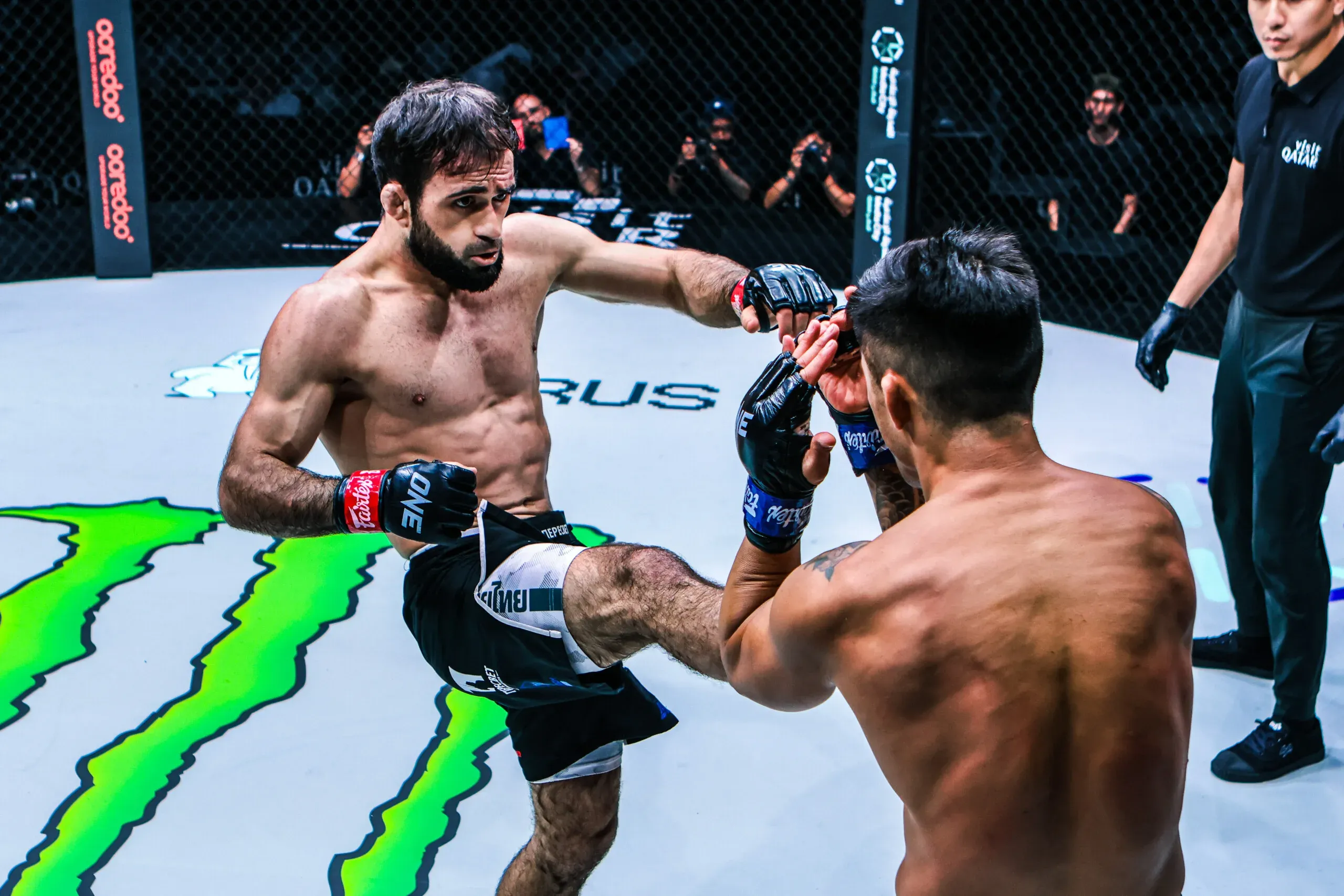 Shamil Gasanov kicks Martin Nguyen