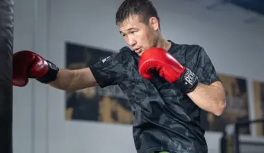 Stamp Fairtex waves before her fight