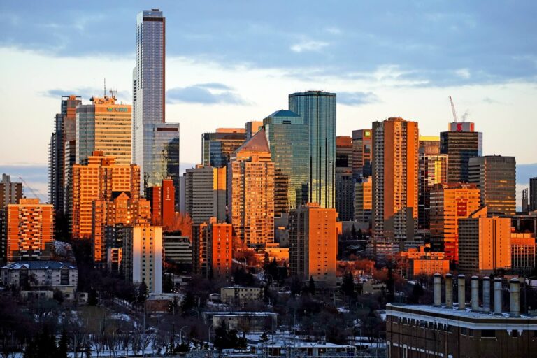 A picture of the Edmonton skyline at sunrise