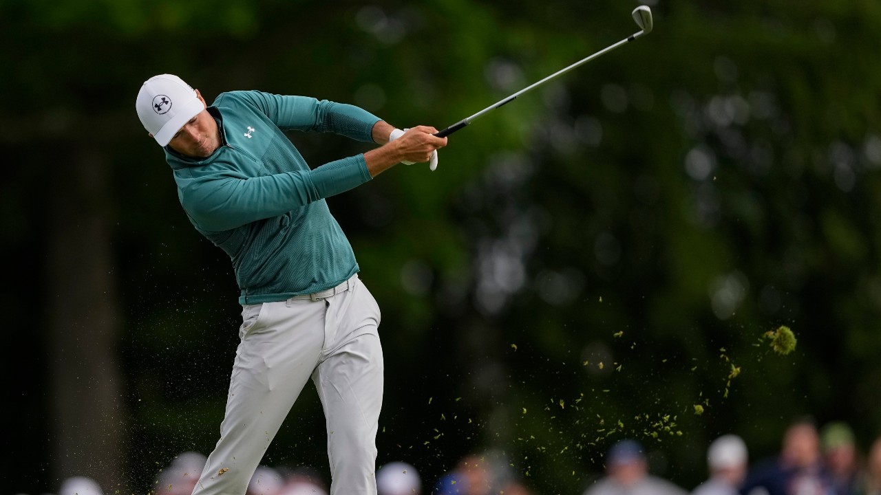 Jordan Spieth shoots 62, trails by one at Byron Nelson