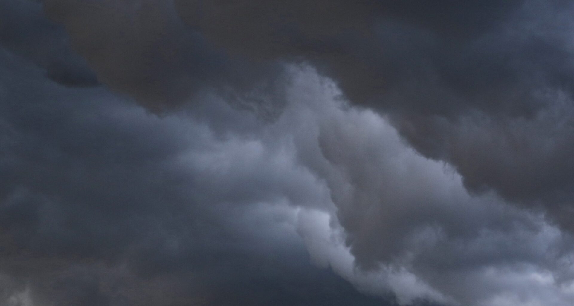 Strong spring storm to blow through Alberta: Environment Canada