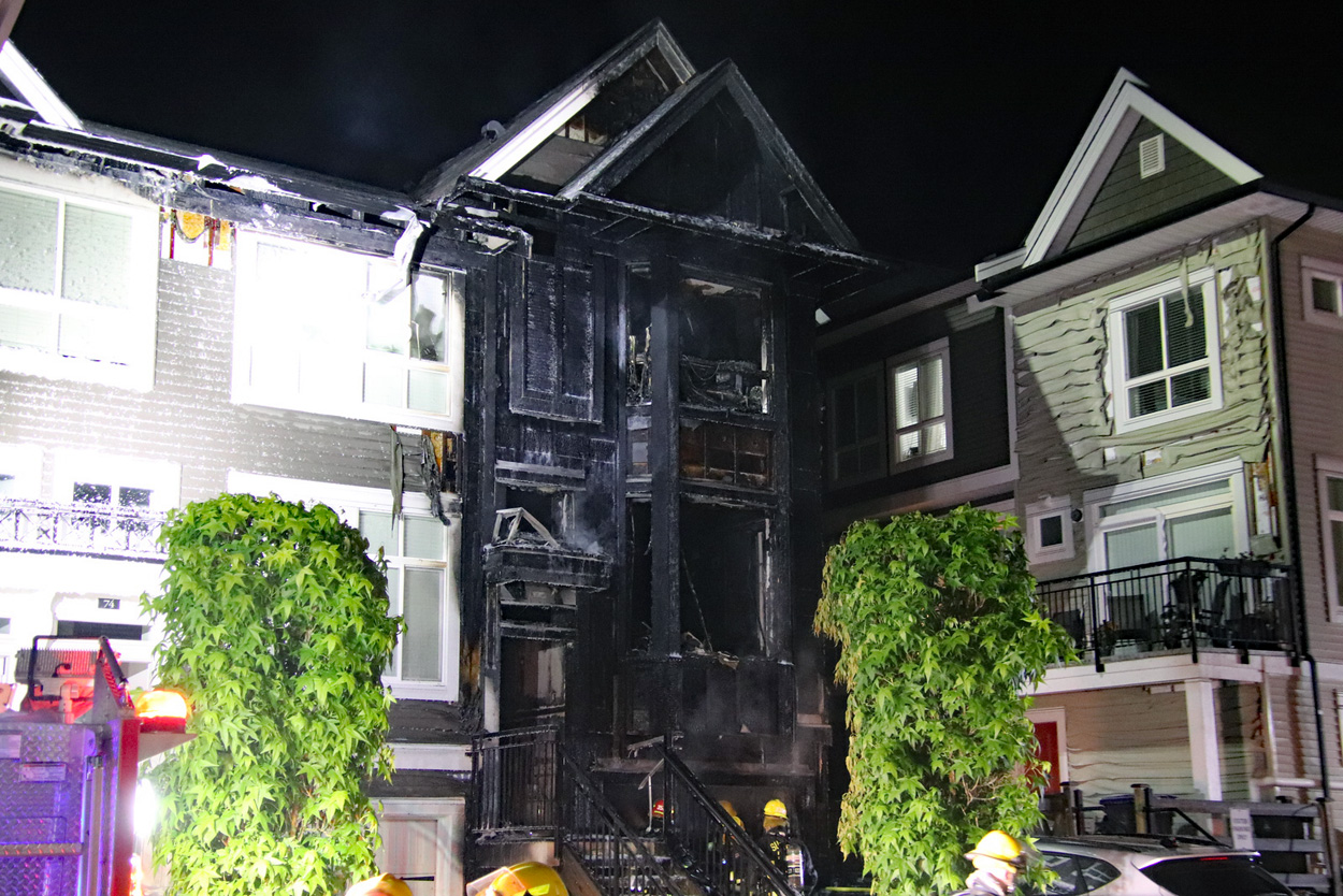 Surrey townhome fire leaves 1 unit gutted