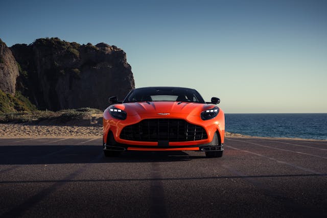 Aston martin DB12S frontal